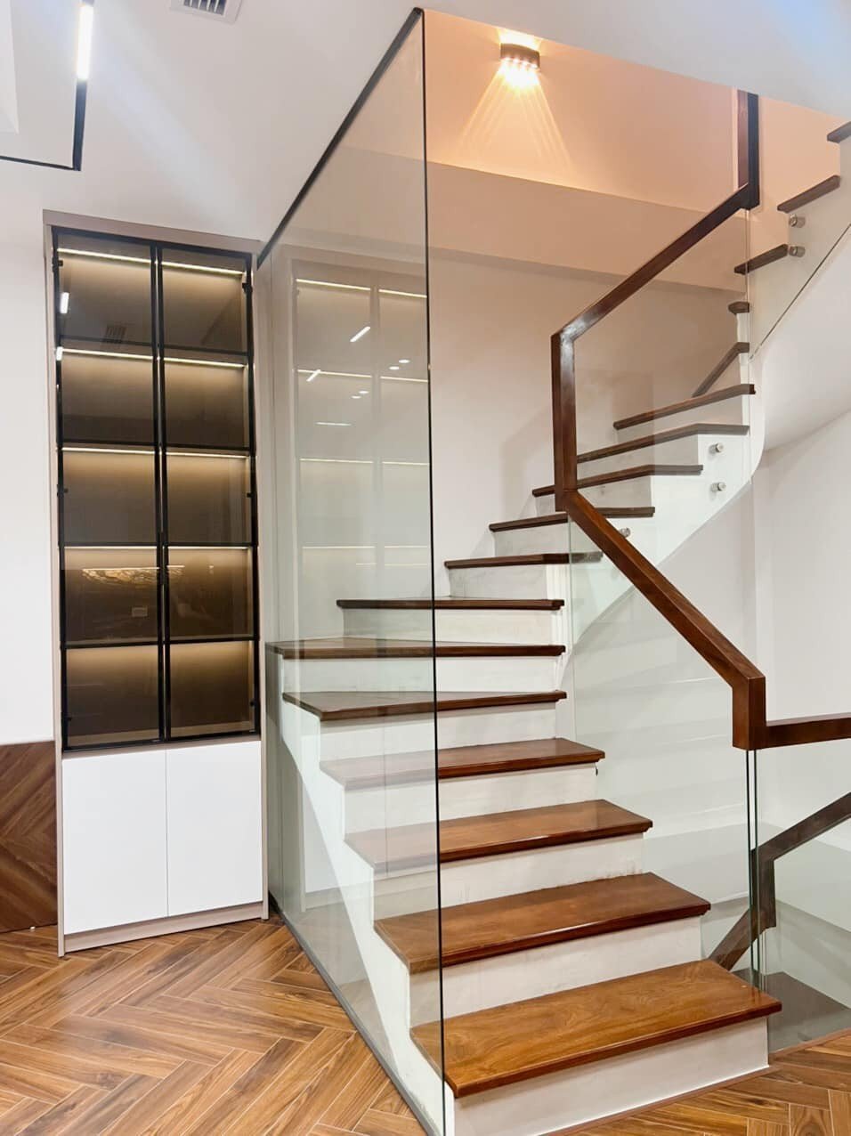 Nhà tôi cho thuê Nhà căn góc, mới, 113m2_ 4T; vỉa hè, Đội Cấn-45 Tr - Ảnh 1